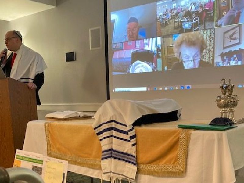 Led by Cantor Seth Landau, Sons of Israel’s spiritual leader, congregational members jointly participated in readings and aliyot.